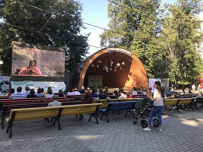Кинопоказы в рамках фестиваля молодого кино «Новый Урожай» в Саду им. Баумана