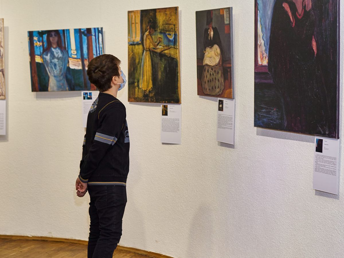 Выставка репродукций картин Эдварда Мунка «Крик искусства» в Саду им. Баумана